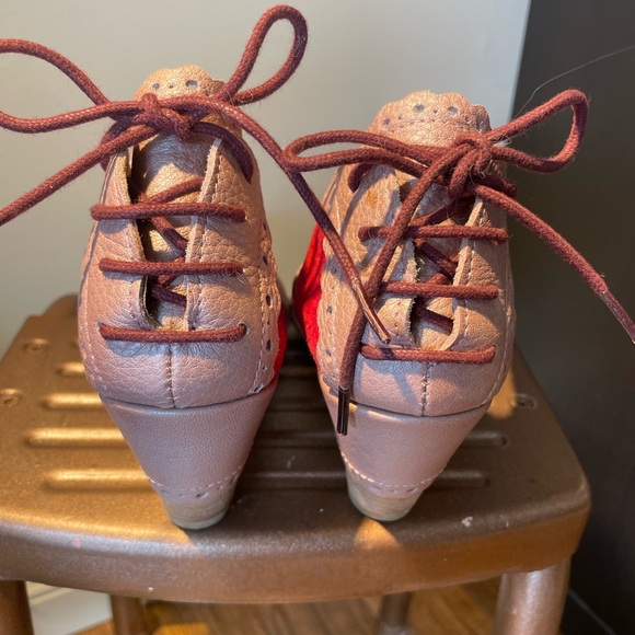 DKODE Red & Pink Heels - Picture 4 of 5